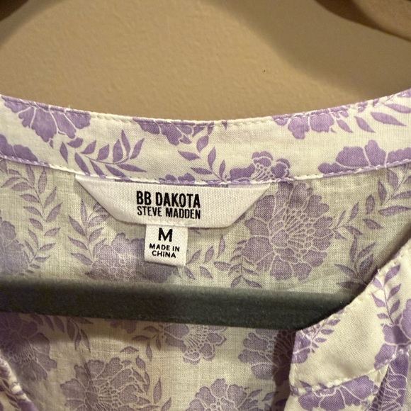 BB Dakota lavender floral mini dress in pristine condition, size medium - Picture 3 of 7